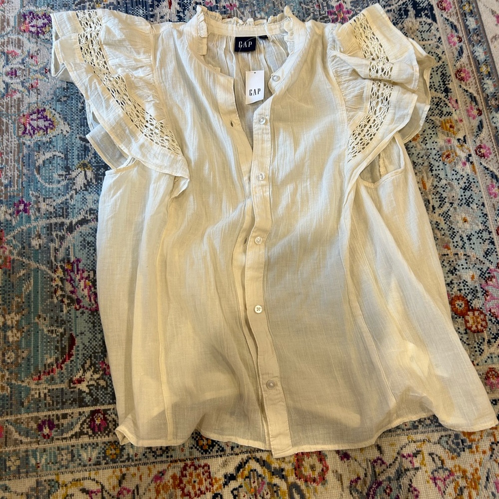 Cream colored gap button up blouse